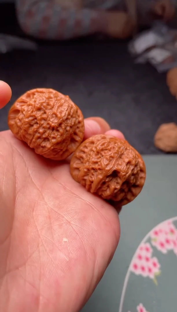 把件文玩核桃a8   血麒麟 38尺