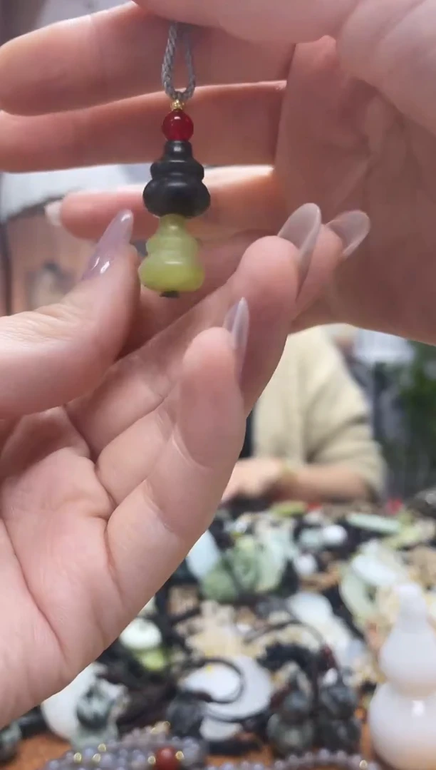 未镶嵌岫玉吊坠·