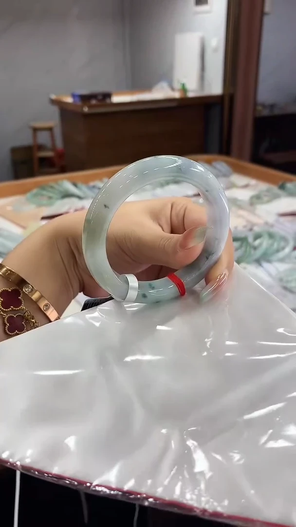 翡翠手镯未镶嵌飘花正圈 53 54 9