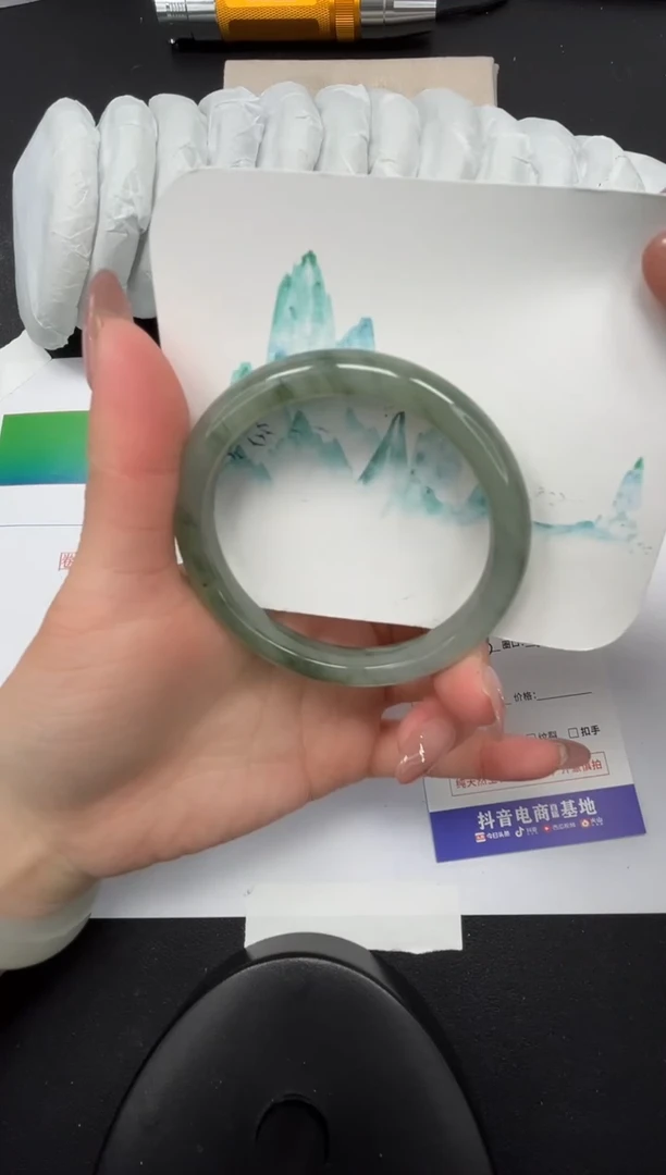 【闪购商品】石英质玉手镯未镶嵌236-56.7