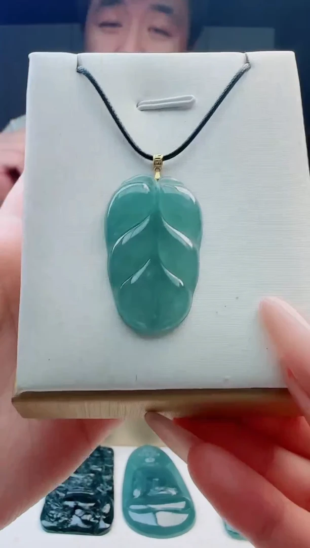 颈饰未镶嵌翡翠多样性发其中一
