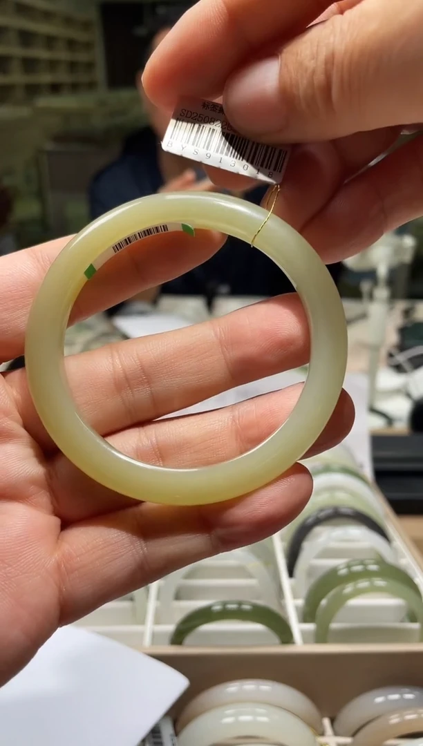 未镶嵌手镯和田玉56-57圈口 3016