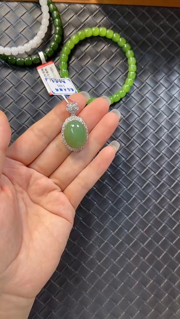 颈饰银S925镶嵌和田玉（碧玉）粉青蛋面吊坠