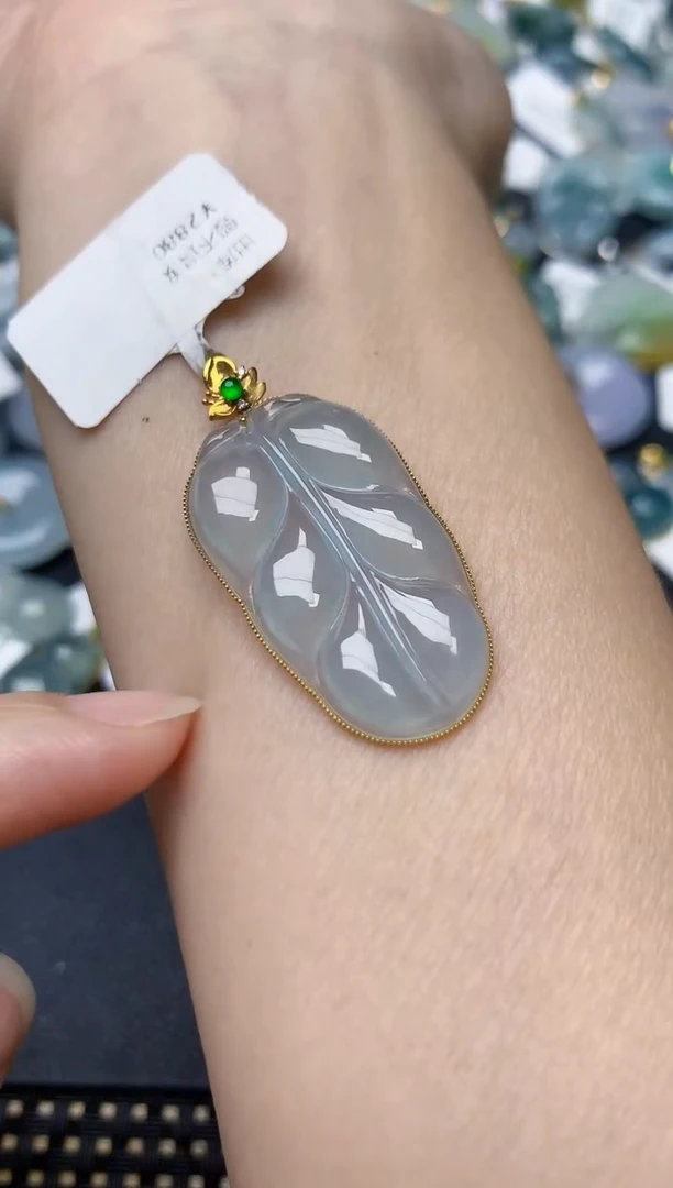 颈饰18K金镶嵌翡翠天然缅甸A货翡翠