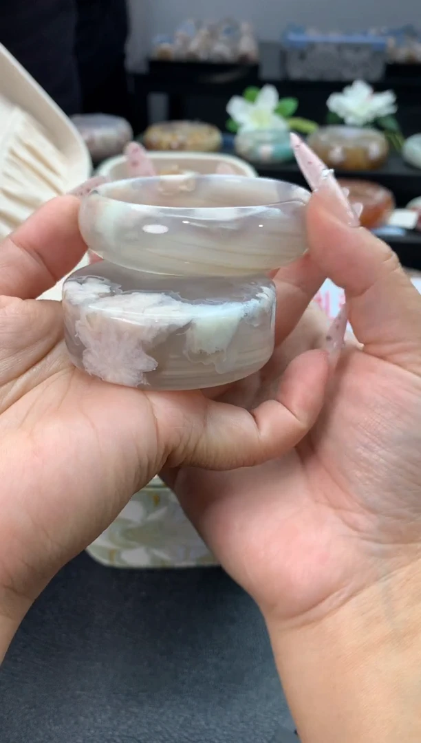 未镶嵌手镯石英质玉（56-57圈口）赠送镯心 无证书