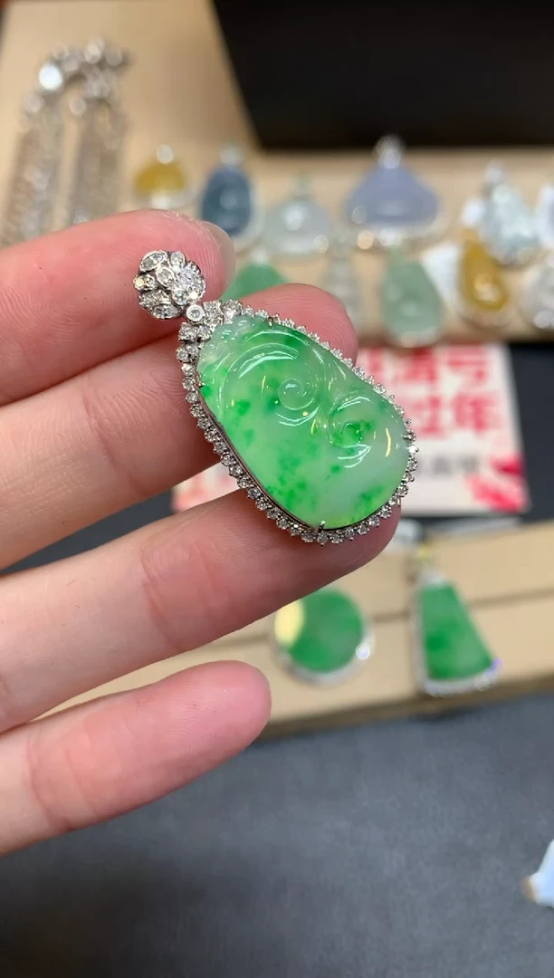 【闪购商品】翡翠颈饰18K金镶嵌如意【无服务费】