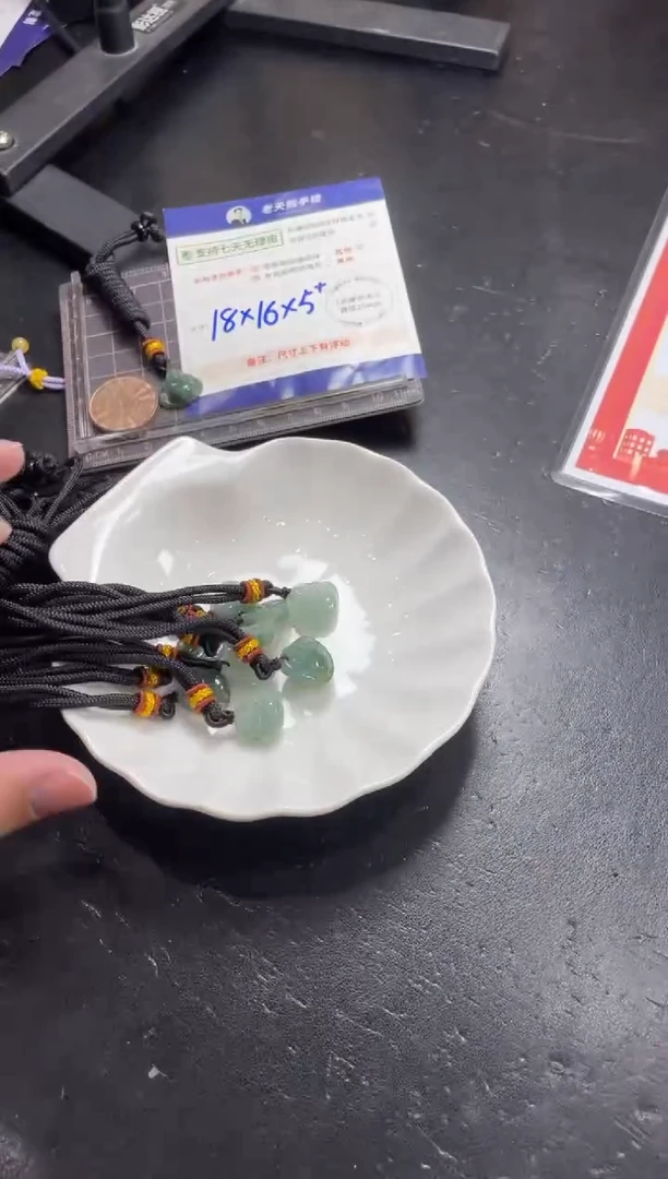【闪购商品】翡翠挂件未镶嵌小佛公配绳/多样性发其一CP