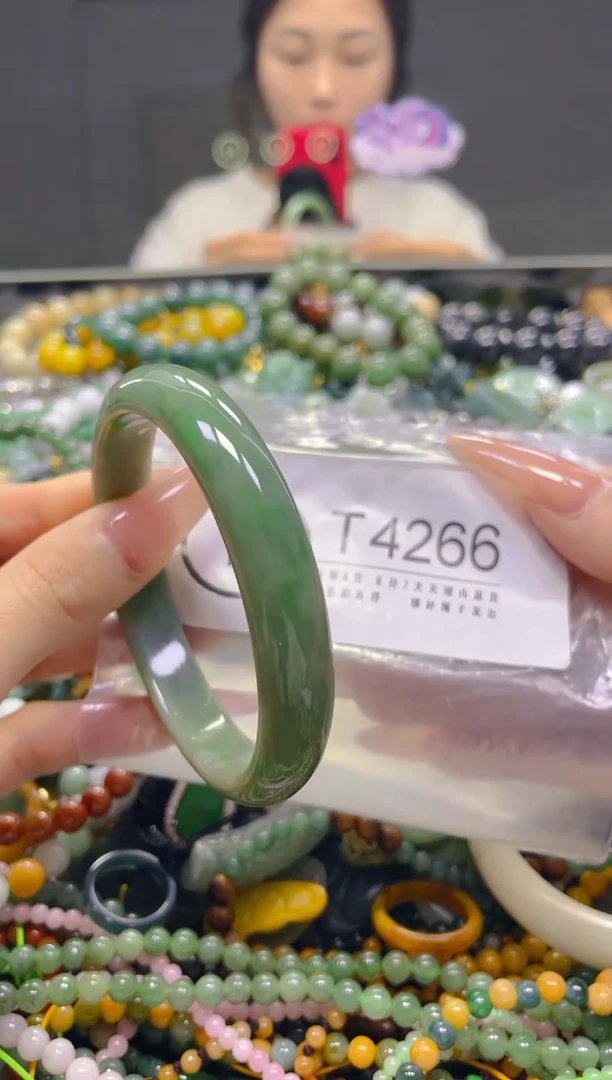 颈饰未镶嵌翡翠58-60/T/翡翠A货，一件也是批发价