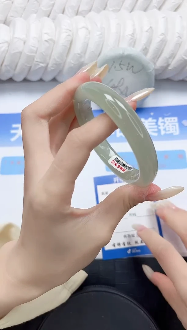 石英质玉手镯未镶嵌180-60.6