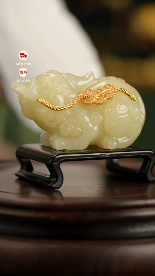 云南石竹叶青雕刻：瑞兽貔貅案头摆件