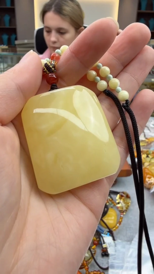 琥珀颈饰未镶嵌224秒拍号 假一罚三