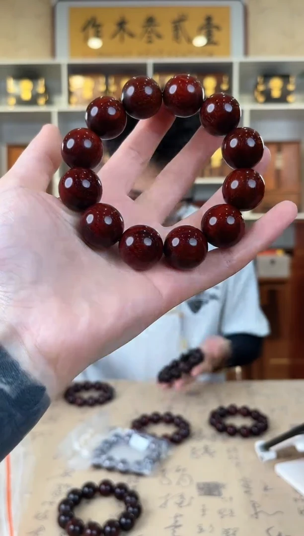 檀香紫檀（小叶紫檀）2.0 正圆圆珠单圈手串