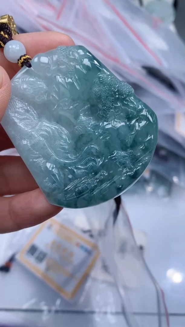颈饰未镶嵌翡翠吊坠
