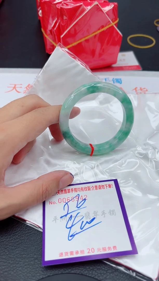 翡翠手镯未镶嵌1