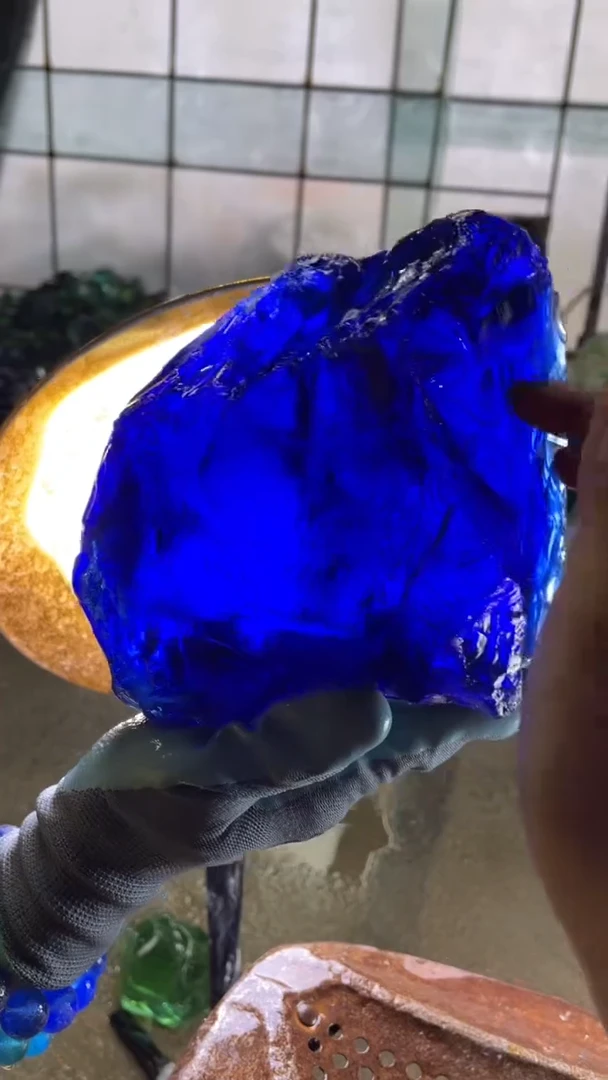 新疆五彩石石头。