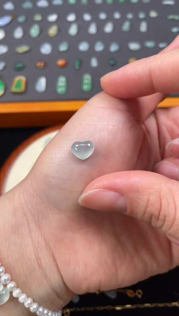 吊坠(不含链)18K金镶嵌翡翠一个JK456