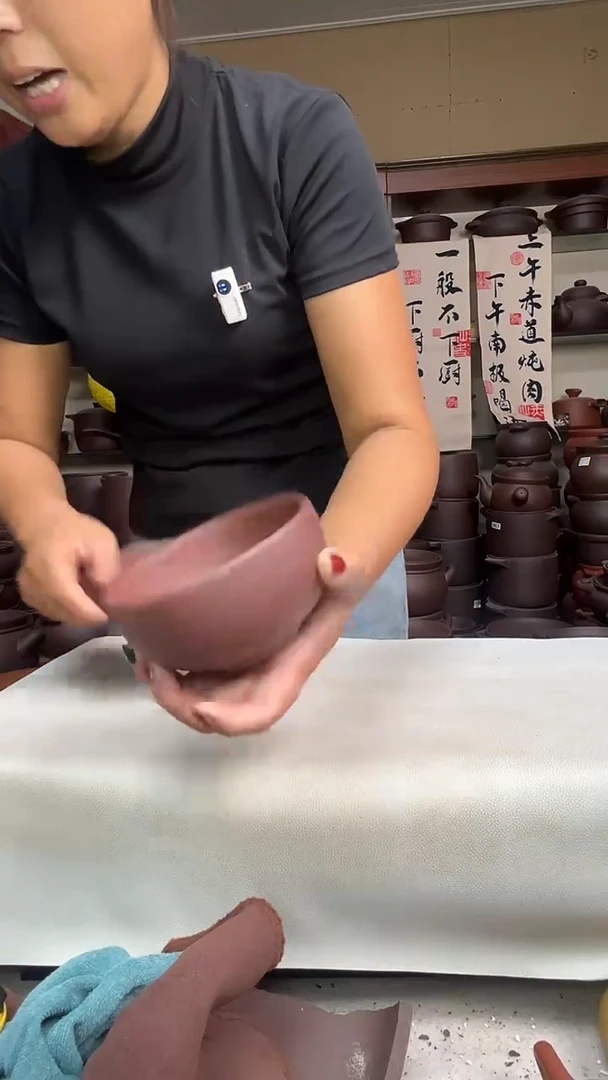 宜兴紫砂微瑕大碗一对