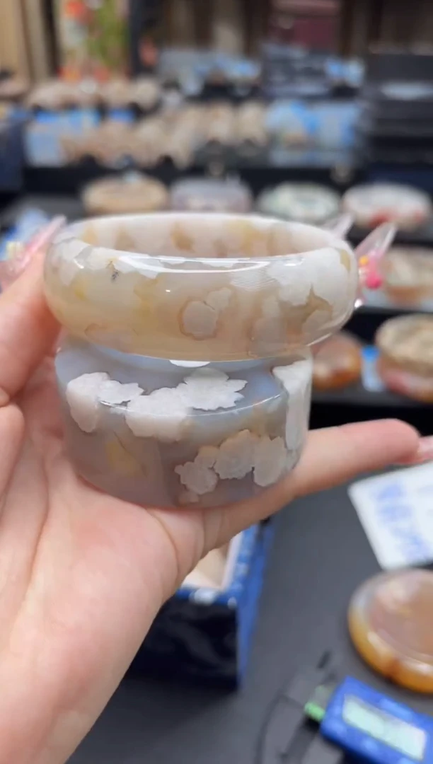 未镶嵌手镯石英质玉240(61圈赠送镯心)