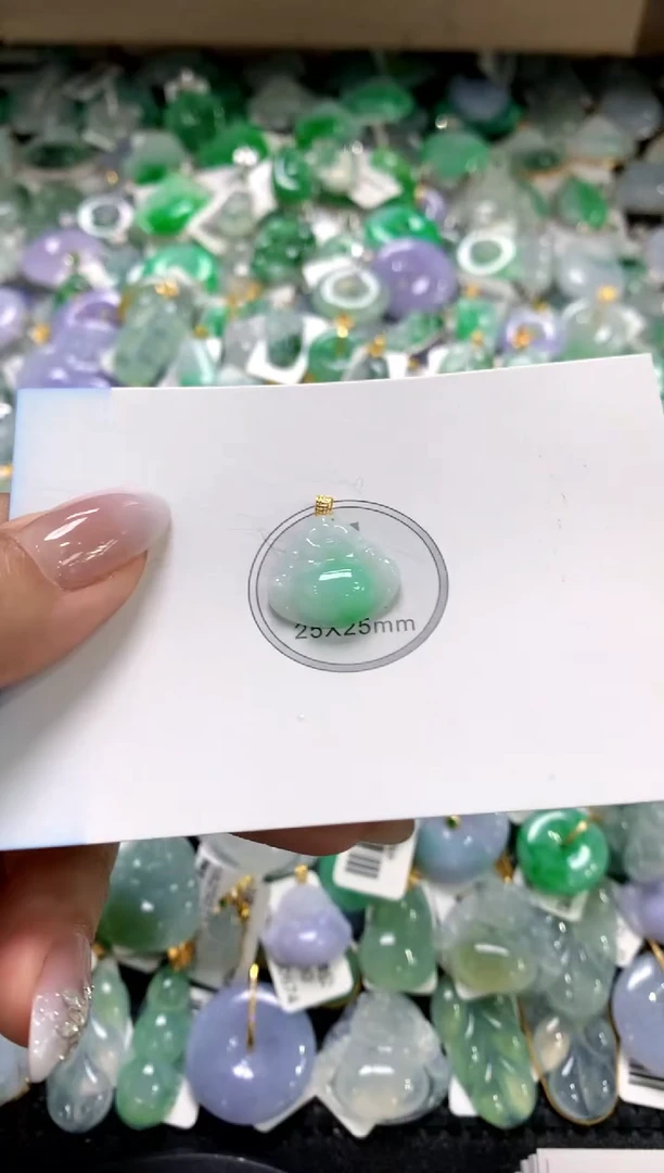 颈饰18K金镶嵌翡翠1111111111111111