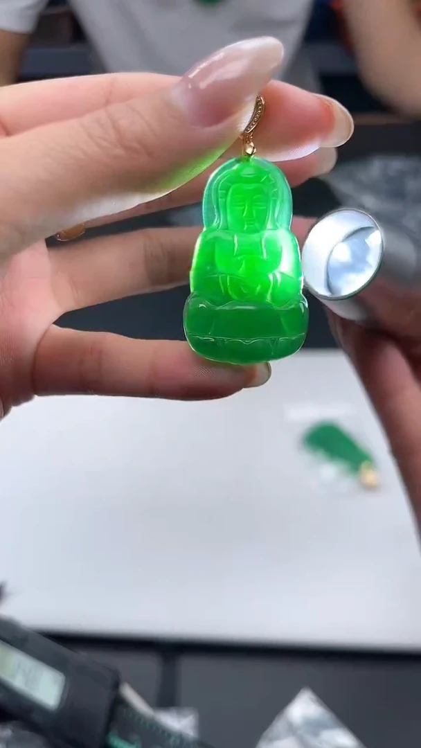 吊坠(赠链)未镶嵌石英质玉绿观音