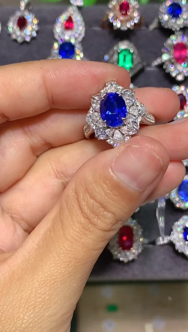 18K金镶嵌戒指红宝石3.1ct