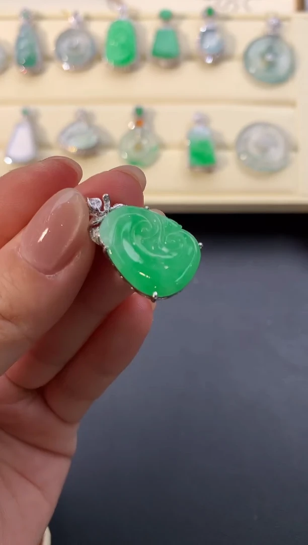 【闪购商品】翡翠颈饰18K金镶嵌D823