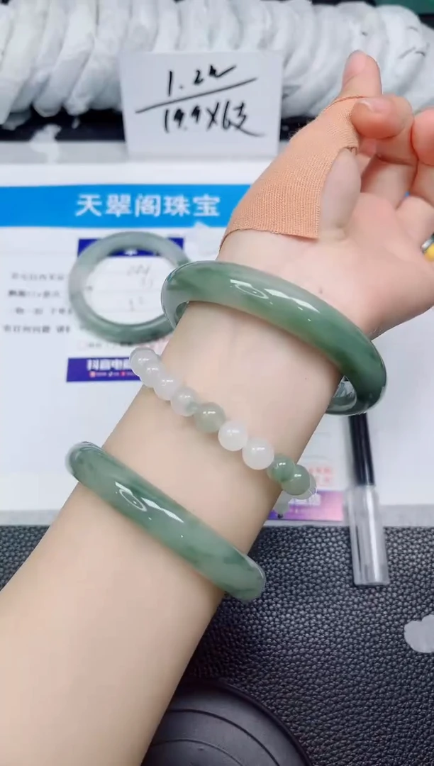 石英质玉手镯未镶嵌145-60