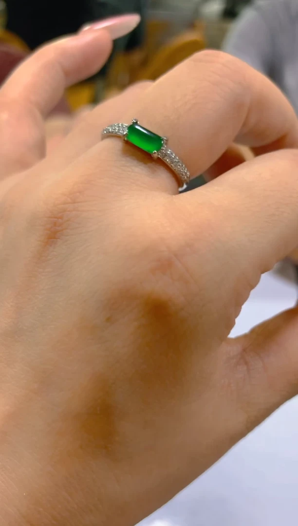 翡翠戒指未镶嵌多样性发一