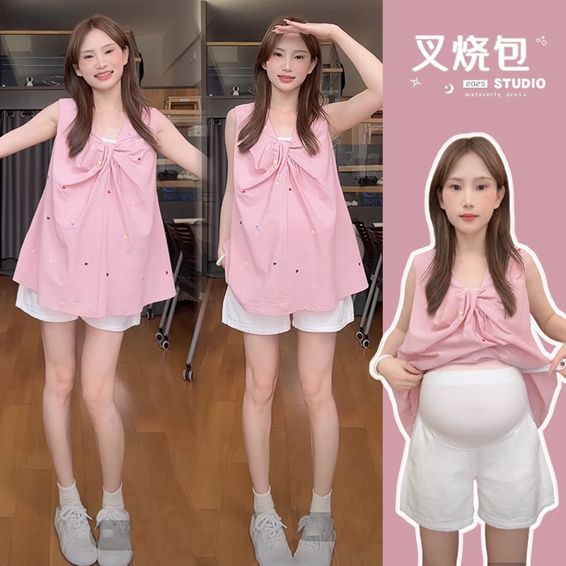 孕妇扭结韩系刺绣爱心洋气无袖上衣宽松休闲减龄+白色牛仔短裤