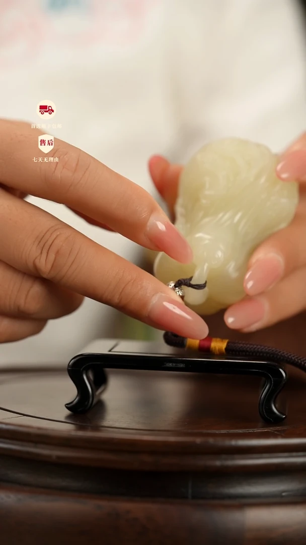 云南石竹叶青雕刻：白菜盈门手把件摆件