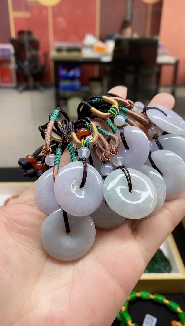 颈饰未镶嵌翡翠吊坠