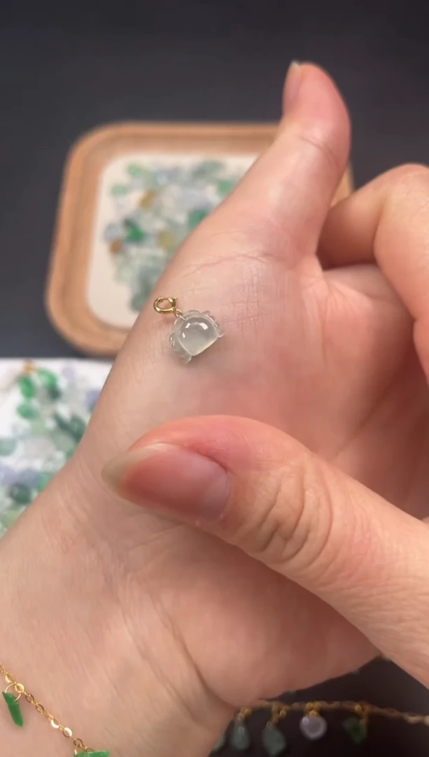 吊坠(不含链)18K金镶嵌翡翠一个JK257