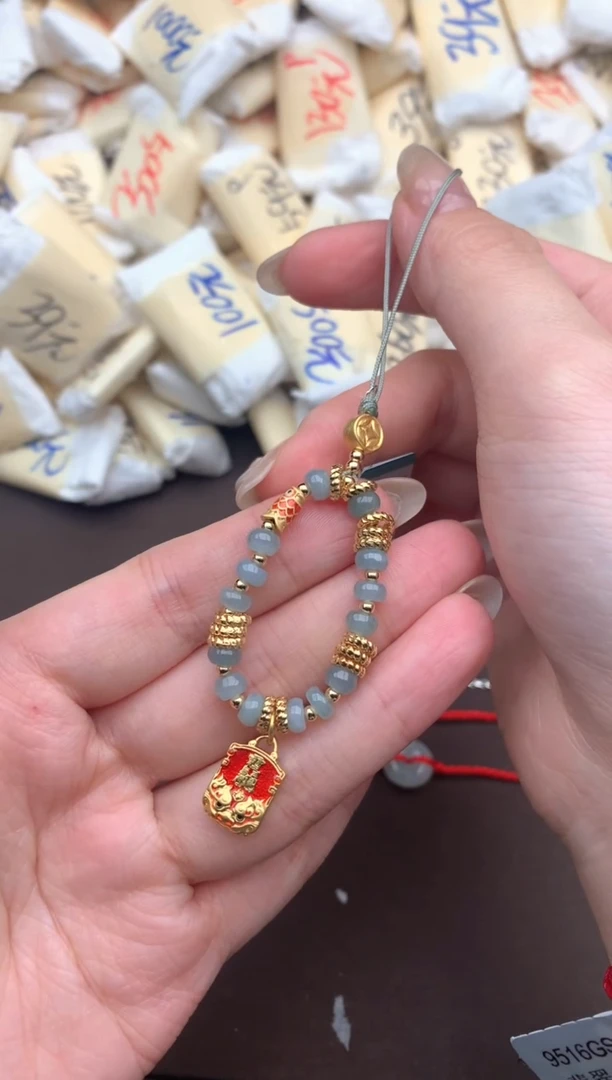 【闪购商品】翡翠挂件合金多样性发货（发一个）