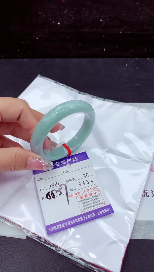 翡翠手镯未镶嵌1