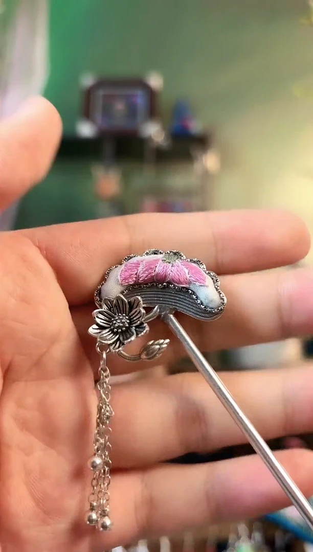 彩云南阁非遗老绣饰品543*