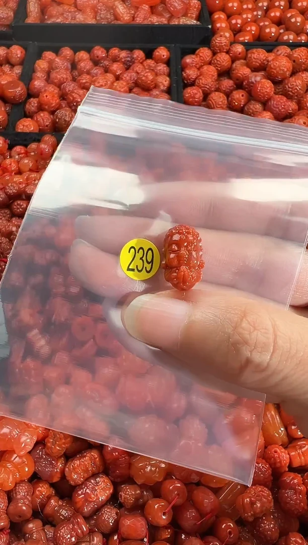 颈饰未镶嵌南红玛瑙1