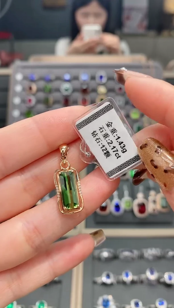 【闪购商品】碧玺颈饰18K金镶嵌2.17