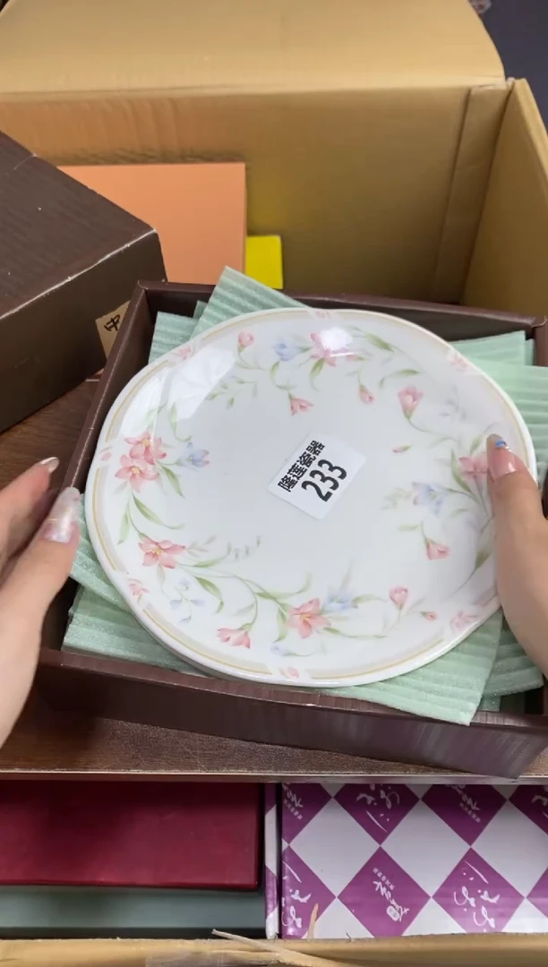 【闪购商品】瓷片隆莲瓷器欢迎大家