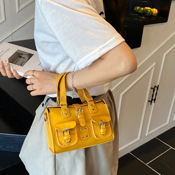 2025时尚百搭重工机车风铆钉方包手拎包腋下包斜挎包包女