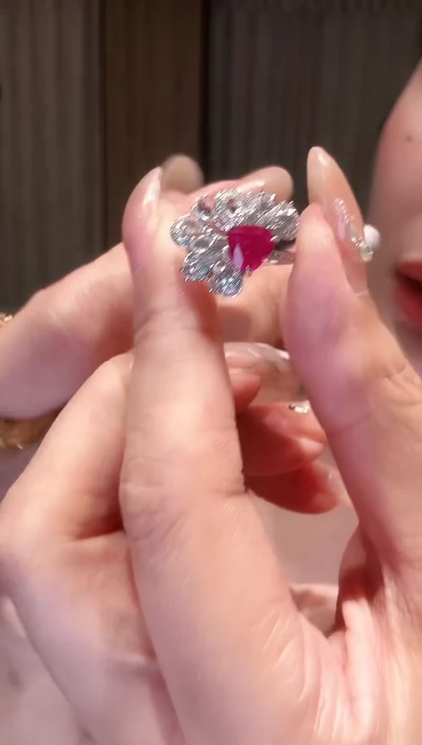 18K金镶嵌戒指红宝石CE0882