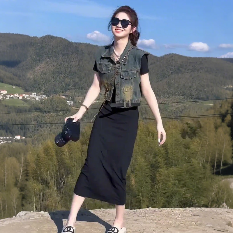 新款夏季时尚坎肩设计感减龄小飞袖马甲宽松显瘦短袖连衣裙两件套