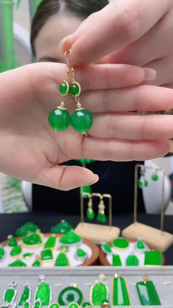 14K金镶嵌翡翠耳饰A108