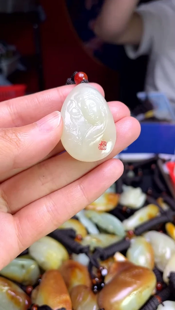 和田玉未镶嵌颈饰1