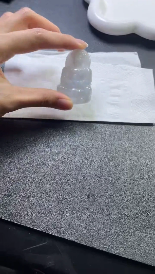 翡翠未镶嵌颈饰观音一个