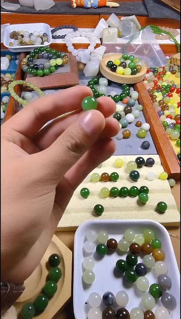 未镶嵌手链和田玉卡12俄罗斯碧玉散珠有老红皮黑点