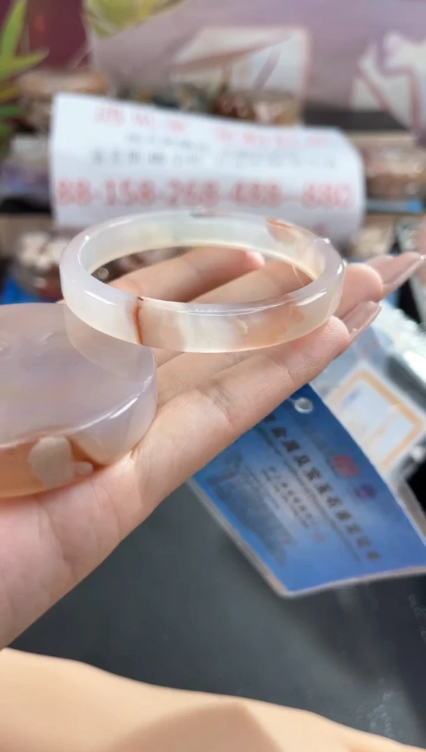 石英质玉手镯未镶嵌56