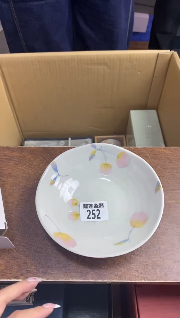【闪购商品】瓷片隆莲瓷器欢迎大家