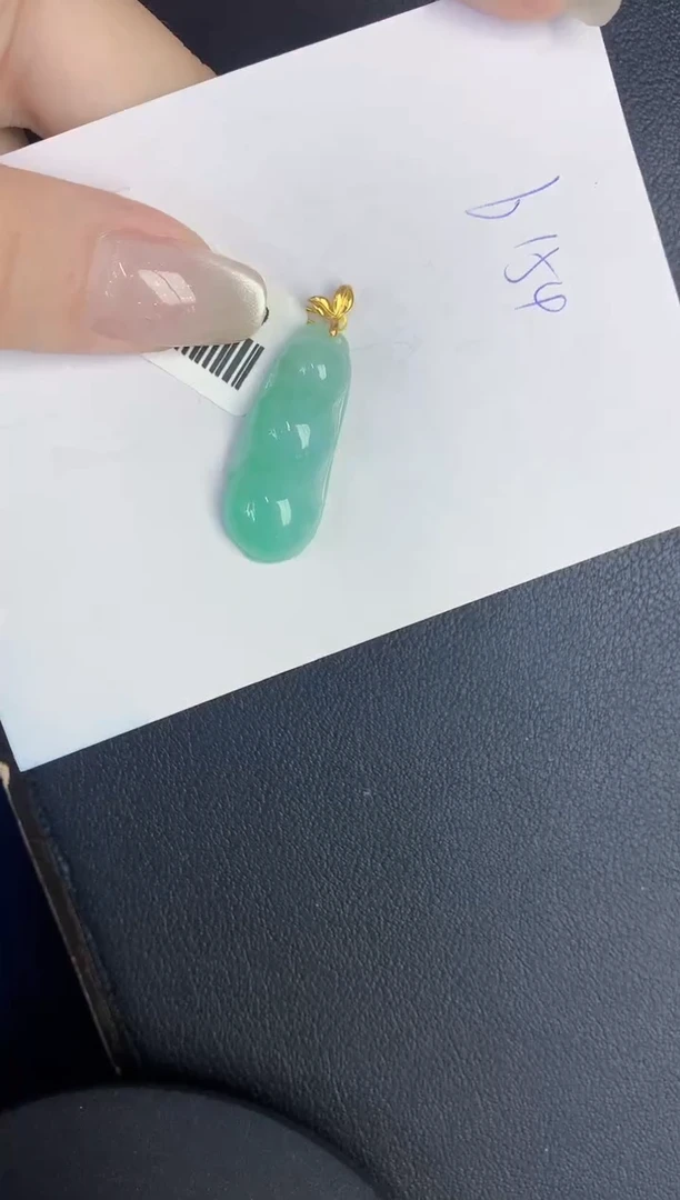 翡翠18K金镶嵌颈饰缅甸天然翡翠A货