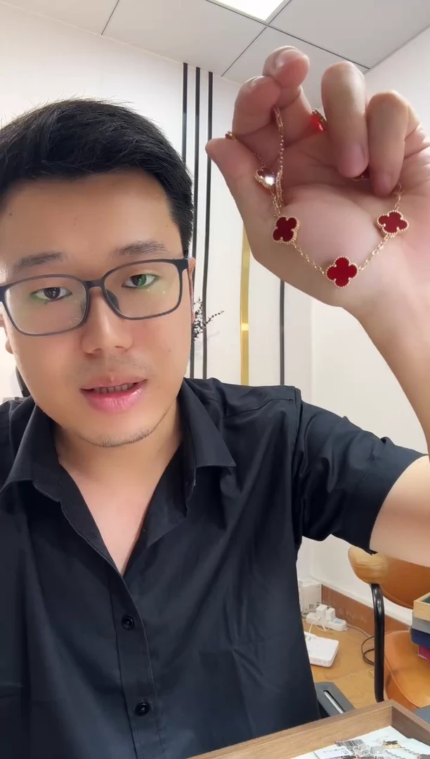玛瑙/玉髓项链18K金镶嵌红色十花项链GHJ