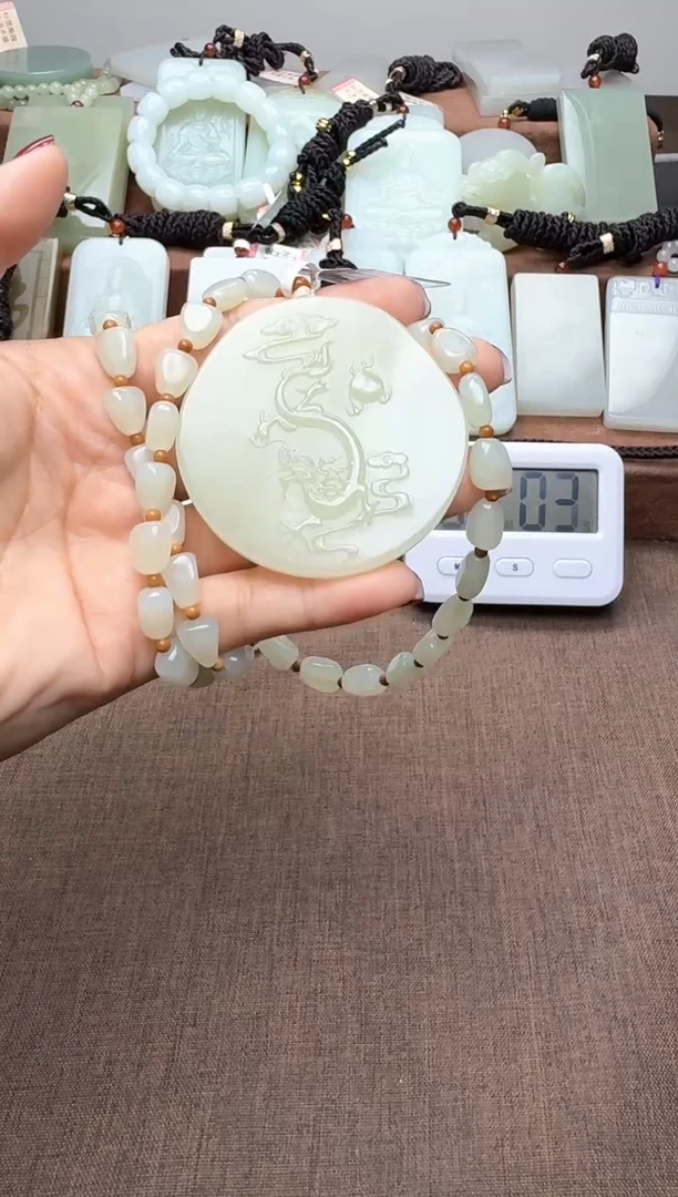 颈饰未镶嵌和田玉1